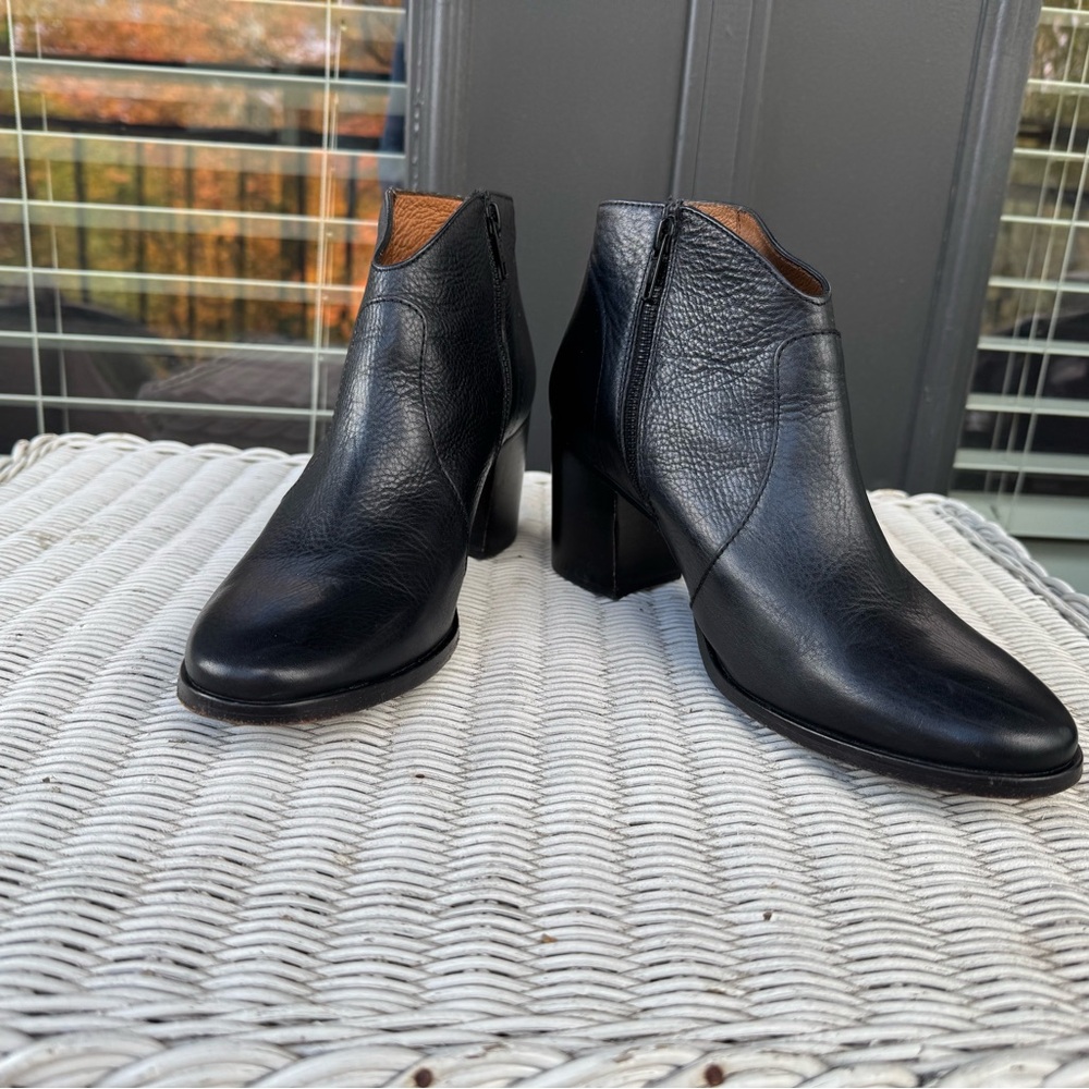 Frye Black Leather Ankle Booties, size 9, EUC